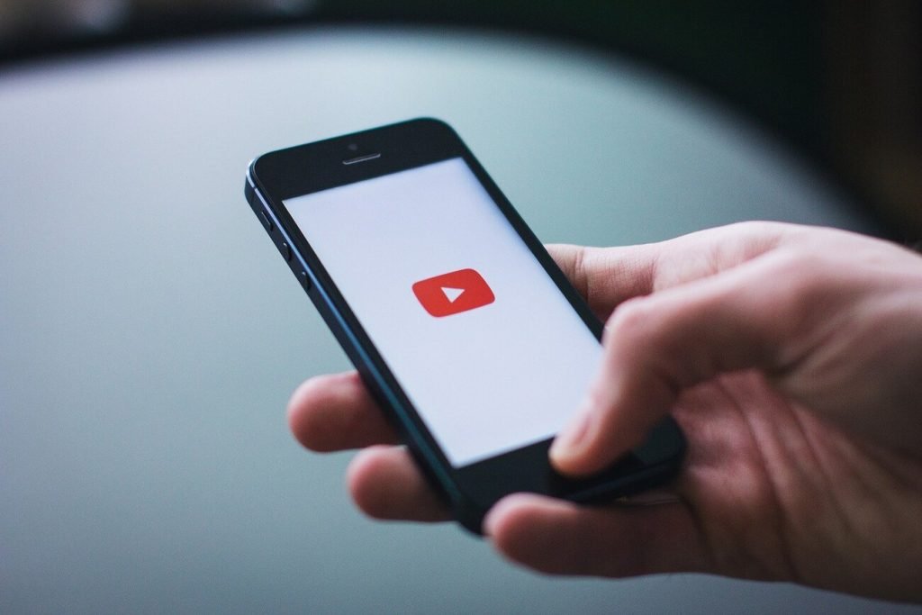 ¿Cómo reproducir Youtube con la pantalla apagada de tu teléfono?